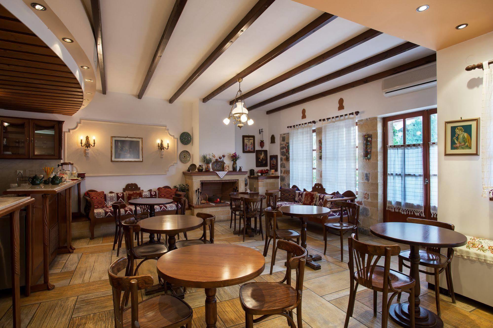 莫奈姆瓦夏 佩特里诺旅馆酒店 外观 照片
